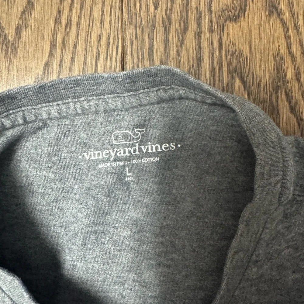 Vineyard Vines Charcoal Pond Hockey Whale Long Sleeve Tee size L - Picture 4 of 5